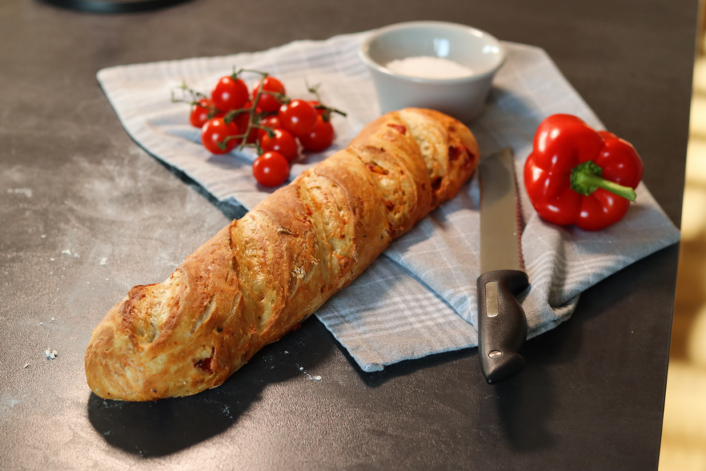 Baguette mit getrockneten tomaten