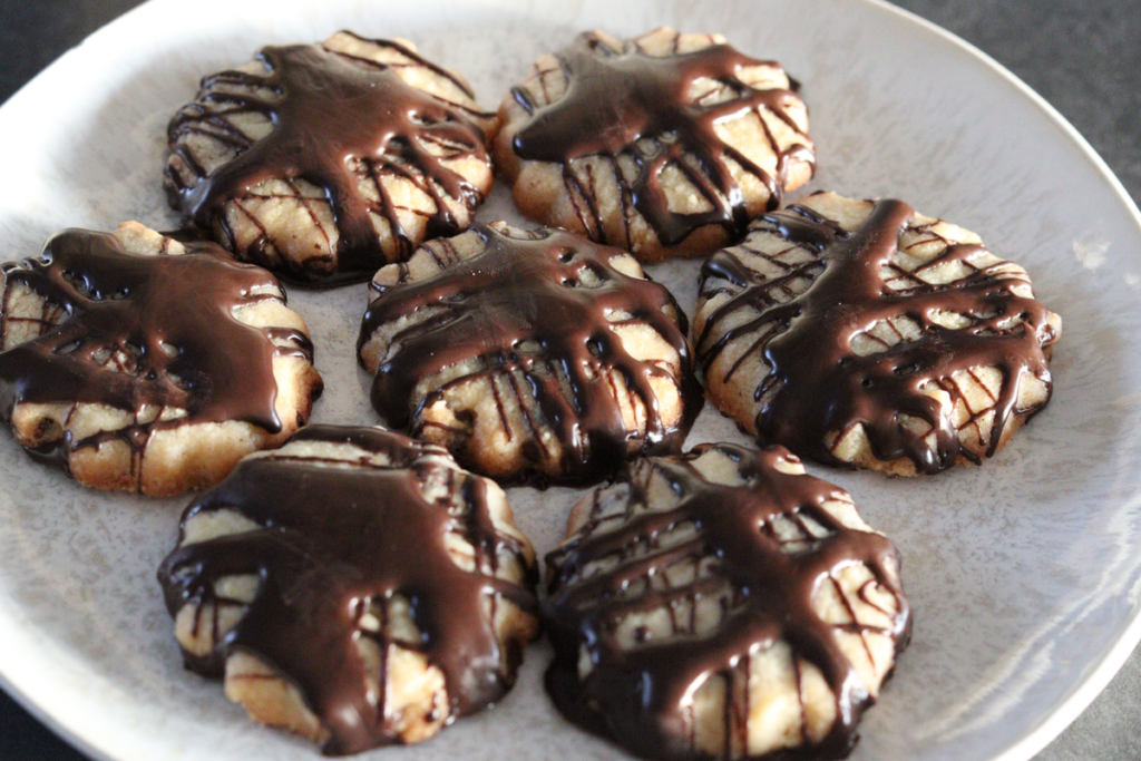 Mandelkekse mit Schokolade