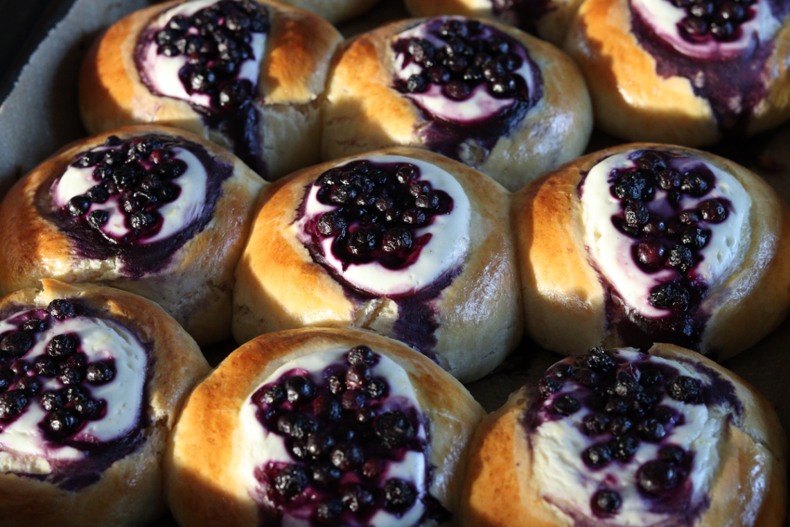 Brioche mit Quark-Blaubeer Füllung