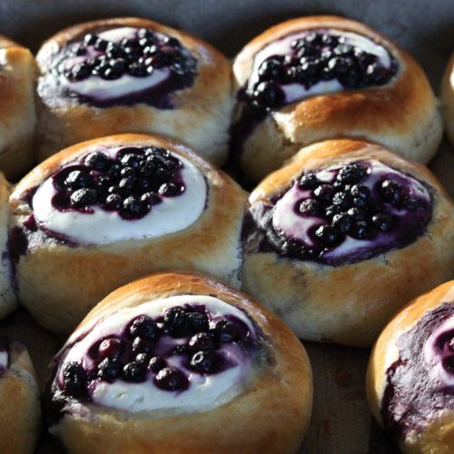 Quark-Blaubeer Brioche