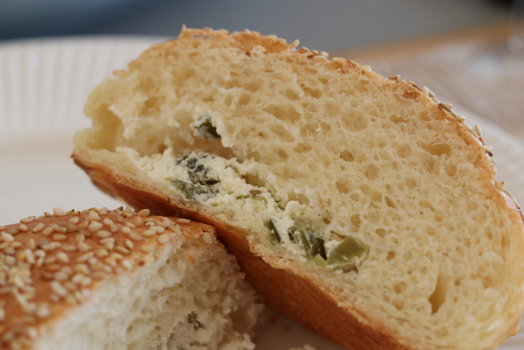 Käse-Soft-Bun mit Frischkäse-Füllung